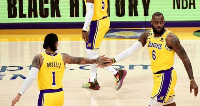 开云体育APP下载-变阵成功！湖人最强阵容初露峥嵘 季后赛重燃希望