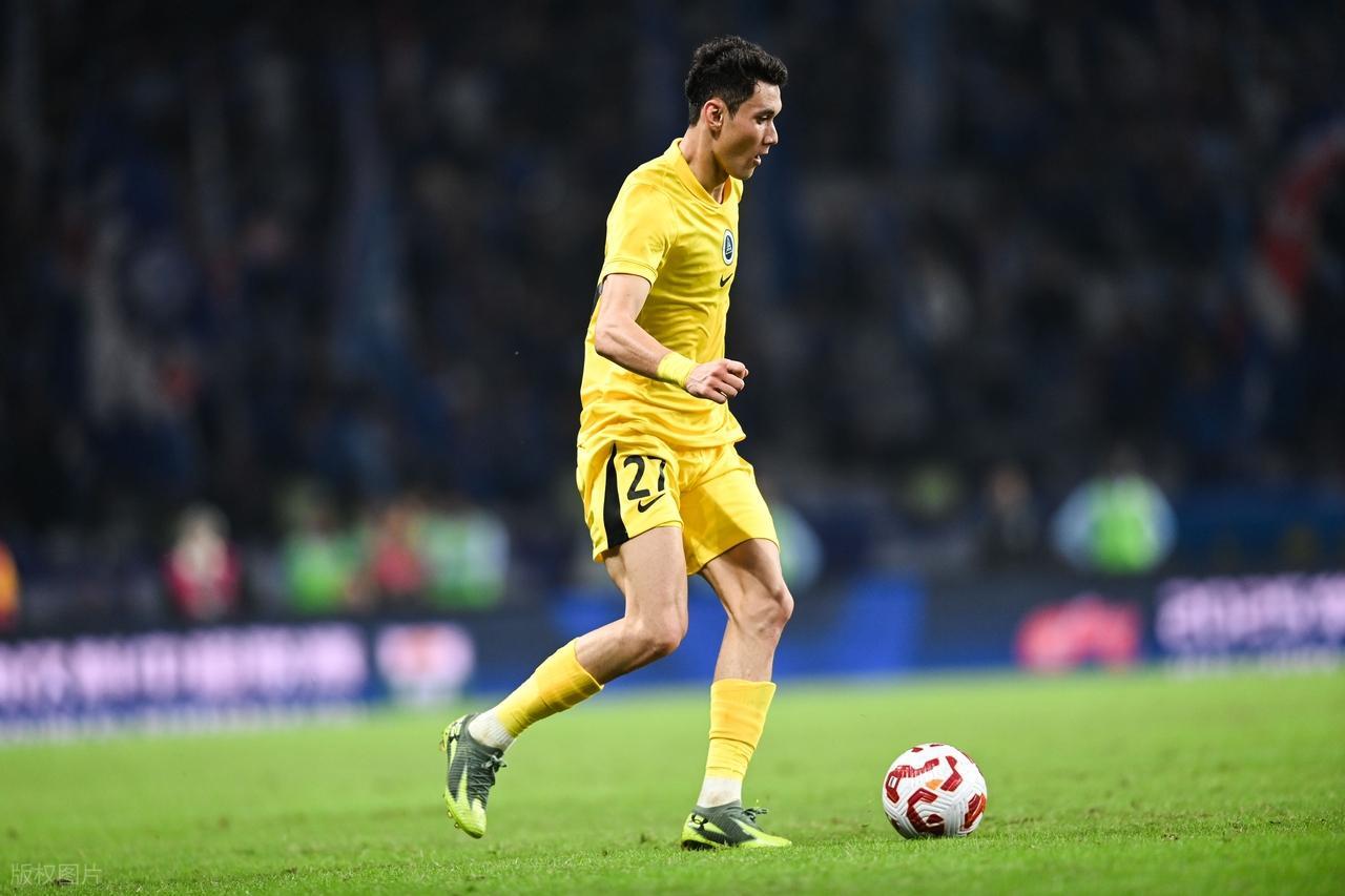 开云APP-作为前锋不进球，为什么拜合拉木却能够在俱乐部和国家队踢主力？